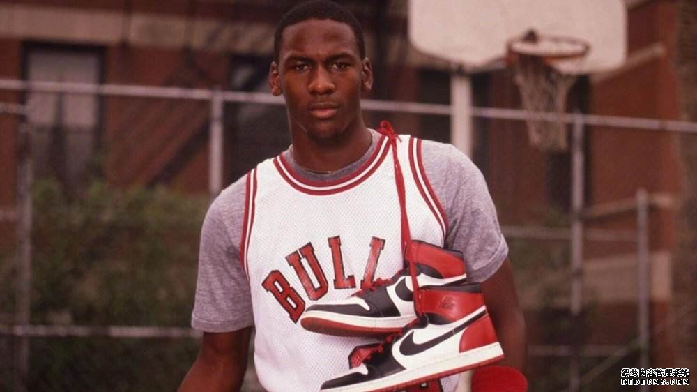 巨虧56億！救命耐克的不是美國(guó)人，竟然是中國(guó)的鞋販子